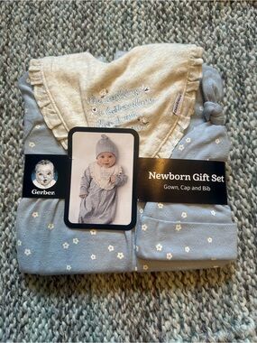 Gerber Blue Floral Newborn Gown, Cap & Bib Set